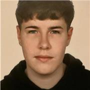 Soy un chico joven, de 18 años, con ganas de poder ayudar a los más pequeños de la casa en la realización de tareas.